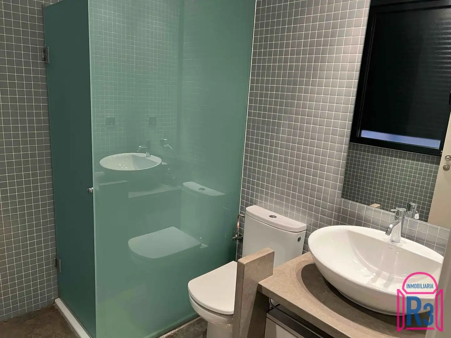 Badezimmer von Wohnung zum Verkauf in León Capital  mit Heizung, Terrasse und Abstellraum