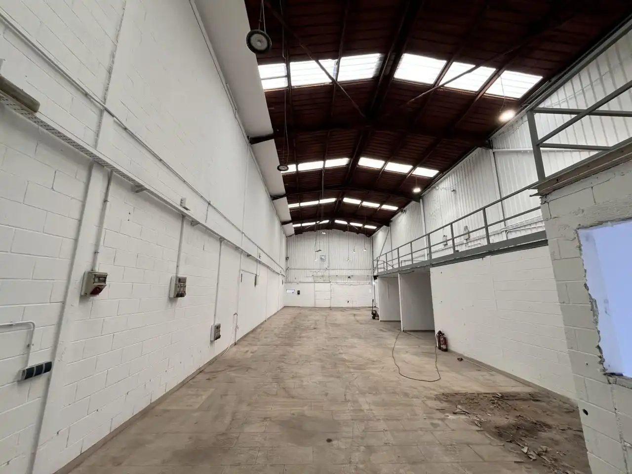 Fabrikhallen zum Verkauf in Sant Esteve Sesrovires mit Alarm