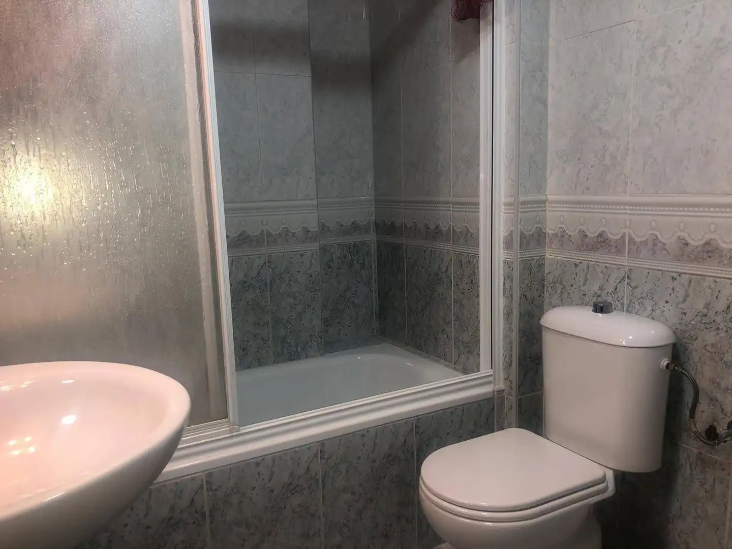 Baño de Piso en venta en Algeciras con Balcón