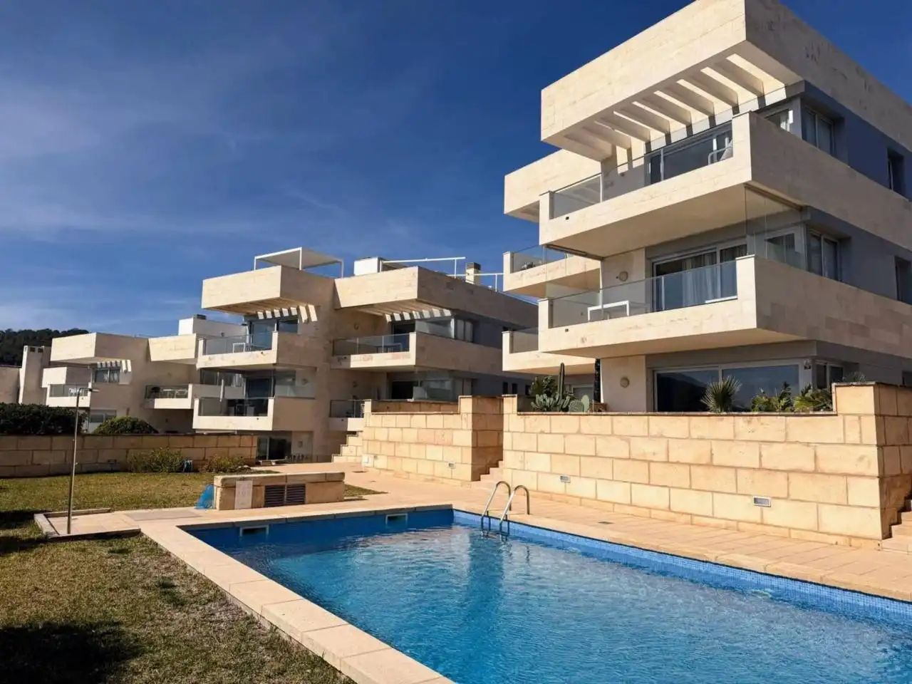 Appartamento con piscina in vendita a Es Camp de Mar, imagen 2