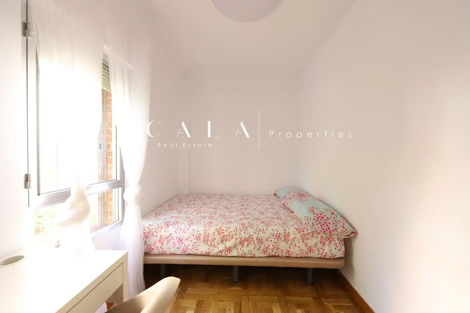Bedroom of Flat for rent in Madrid  with Air Conditioner, Heating and Terrace