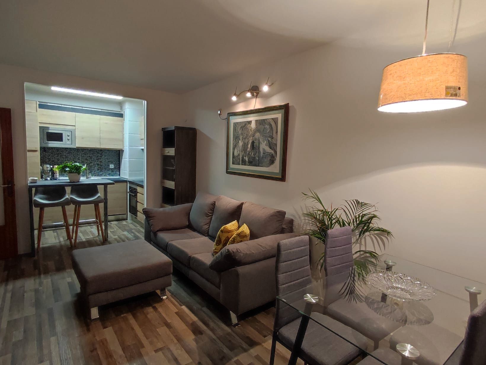 Sala d'estar de Apartament en venda en Vitoria - Gasteiz amb Aire condicionat, Calefacció i Moblat
