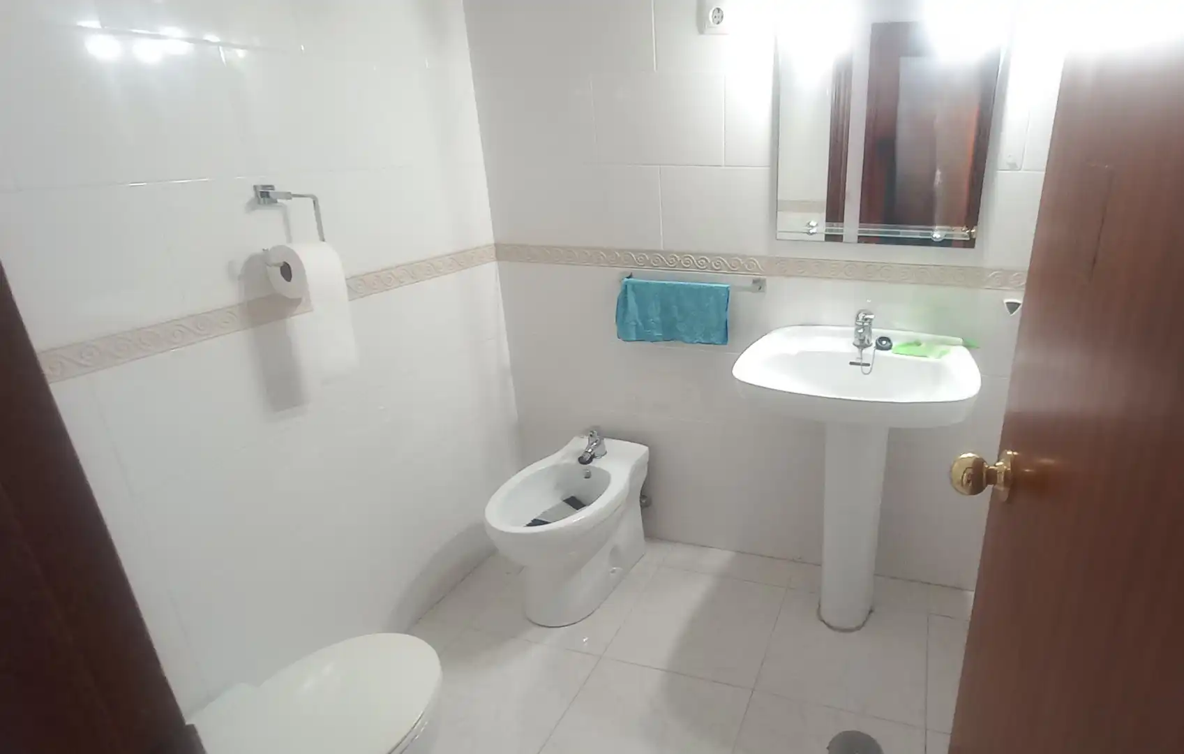 Bathroom of Flat for sale in El Puerto de Santa María  with Parquet flooring