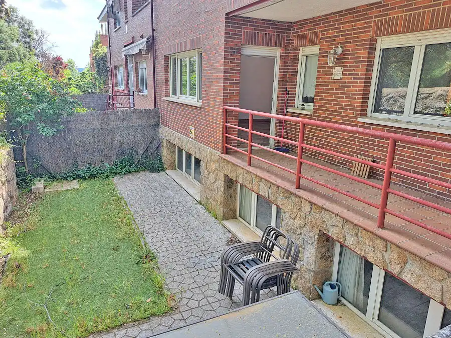 Terrassa de Casa adosada en venda en Torrelodones amb Calefacció, Jardí privat i Parquet