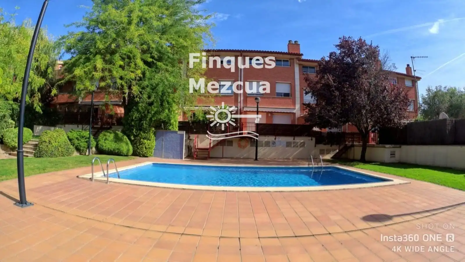 Piscina de Casa adosada en venda en Sant Cugat del Vallès amb Calefacció, Jardí privat i Piscina