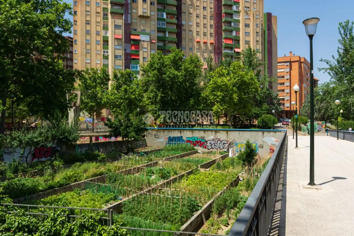 Jardín de Garaje en venta en Zaragoza