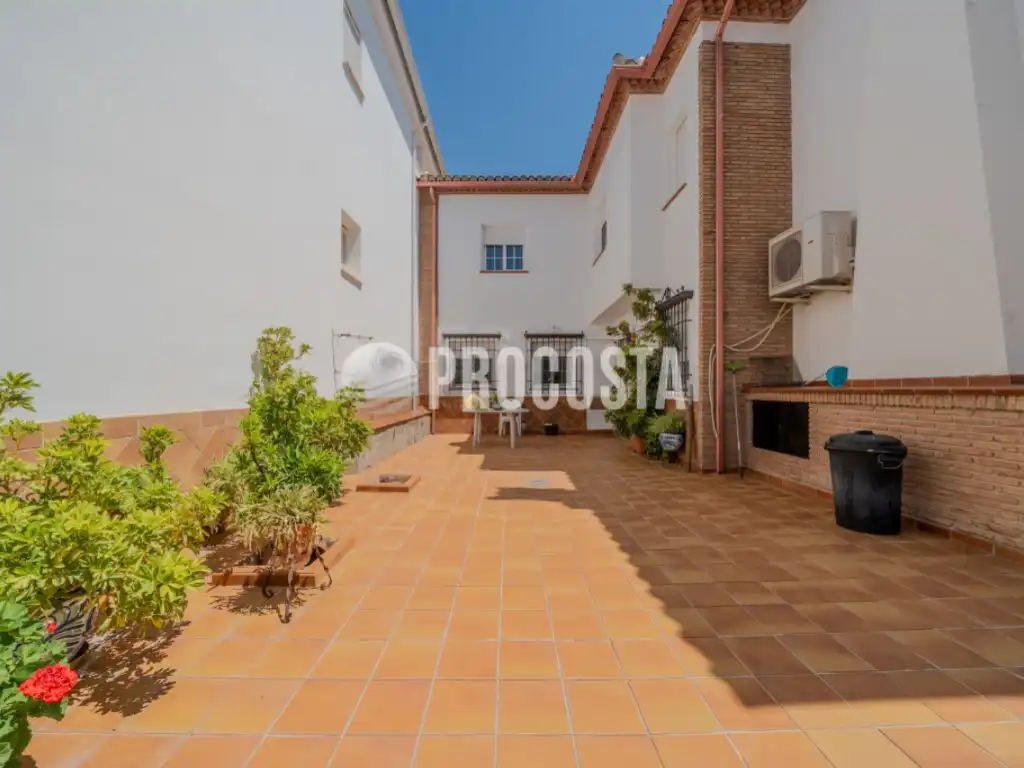 Terrassa de Casa o xalet en venda en Fuente Vaqueros amb Aire condicionat, Jardí privat i Terrassa