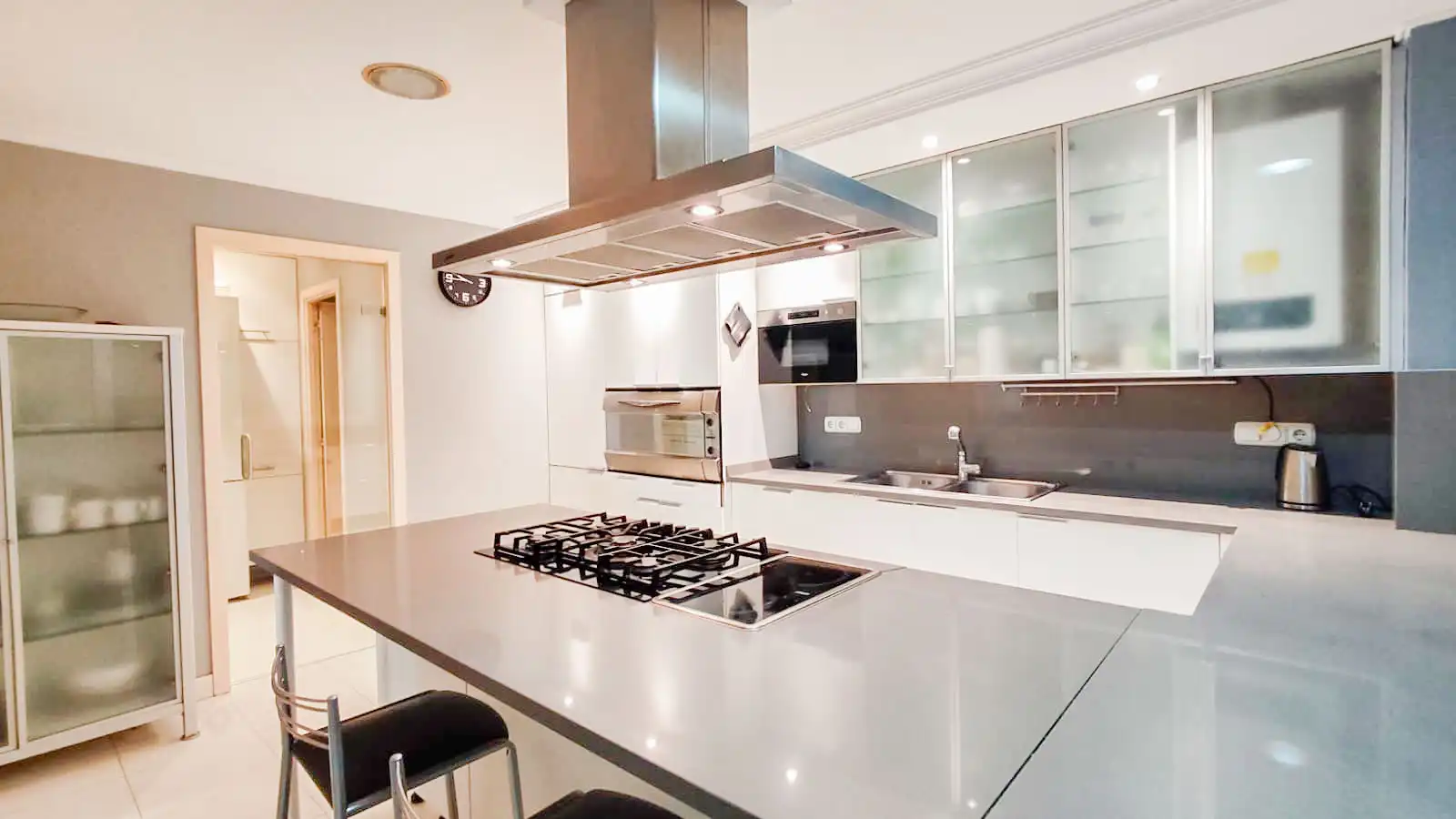 Cocina de Piso en venta en Donostia - San Sebastián  con Calefacción, Balcón y Alarma