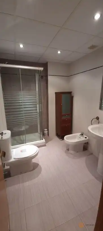 Baño de Dúplex en venta en Caspe con Aire acondicionado, Calefacción y Trastero
