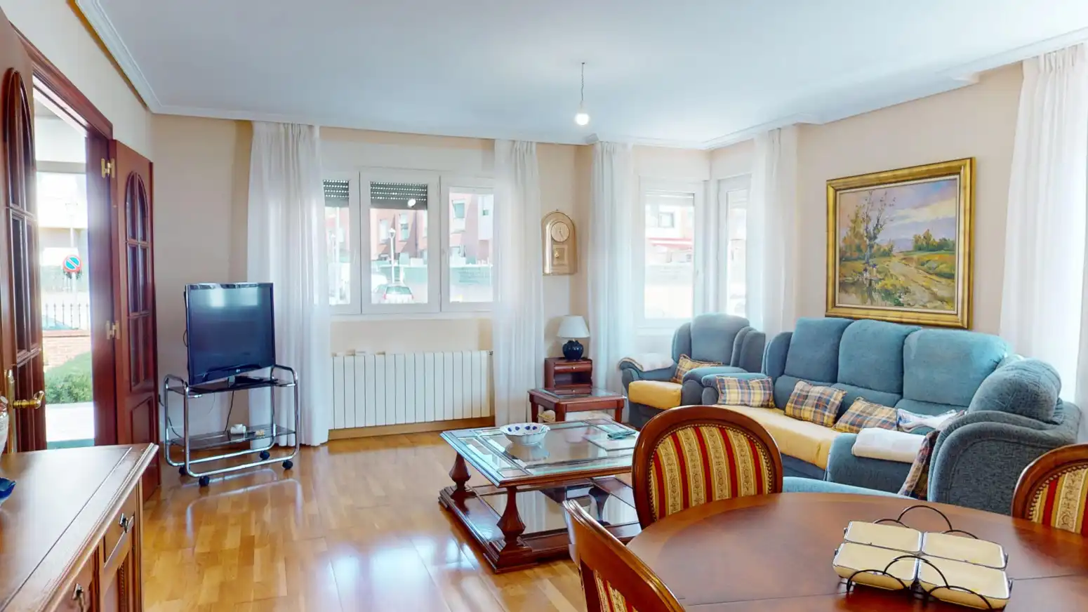 Sala d'estar de Casa o xalet en venda en Piélagos amb Jardí privat i Parquet