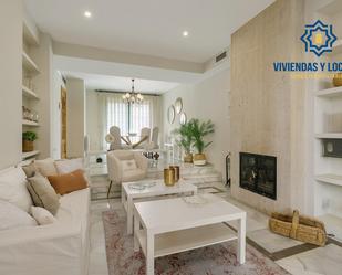Sala d'estar de Casa o xalet en venda en  Granada Capital amb Aire condicionat, Calefacció i Jardí privat