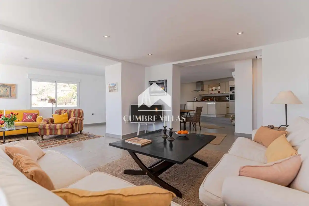 Sala d'estar de Casa o xalet en venda en Almuñécar amb Terrassa, Traster i Internet