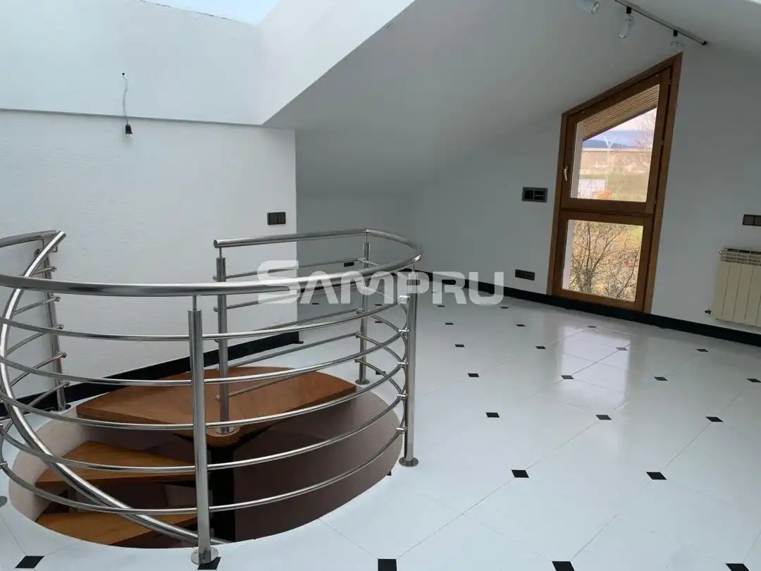 Wohnung zum Verkauf in Legutio mit Heizung, Privatgarten und Terrasse