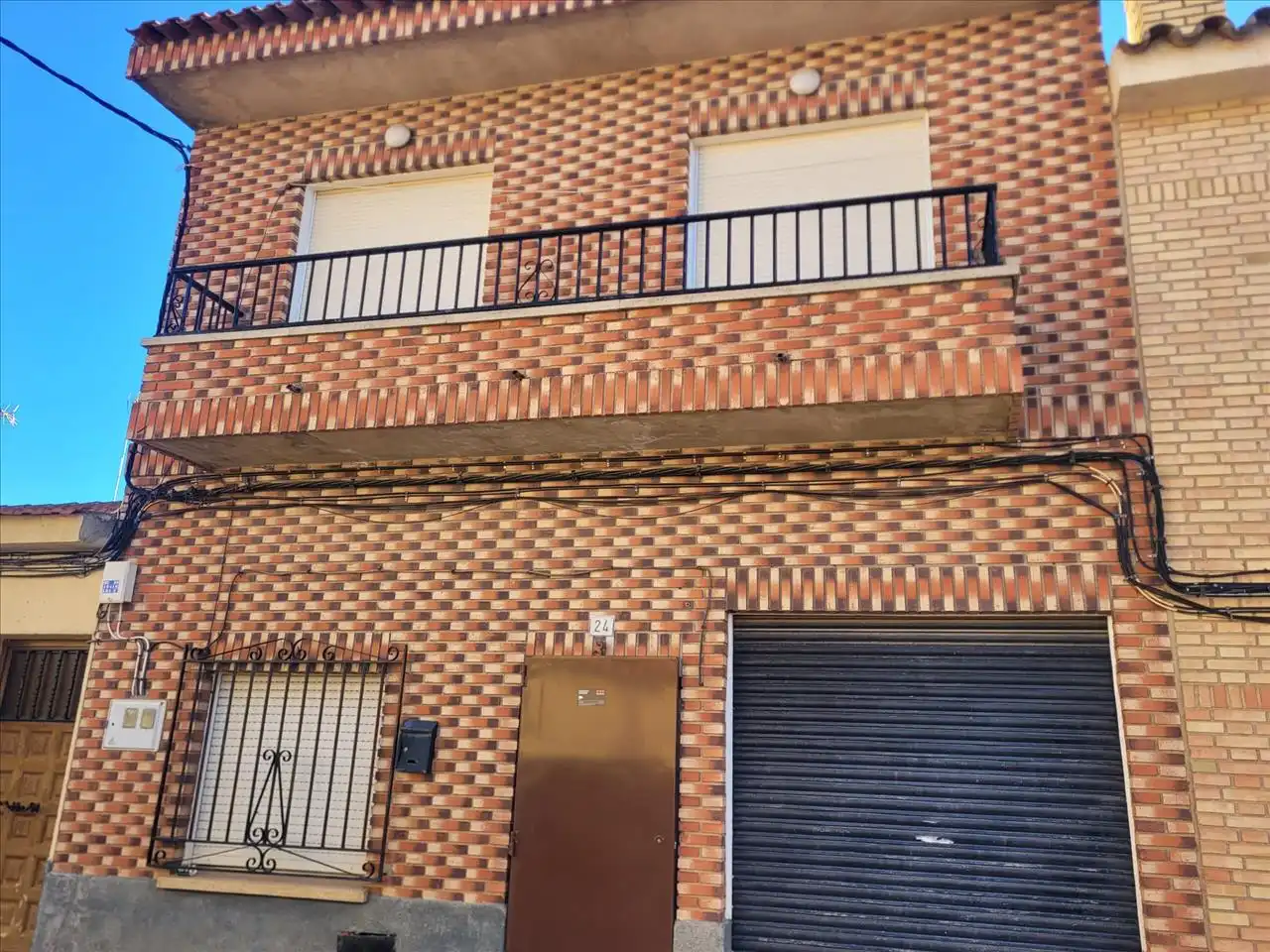 Vista exterior de Casa adosada en venta en Los Navalmorales con Terraza