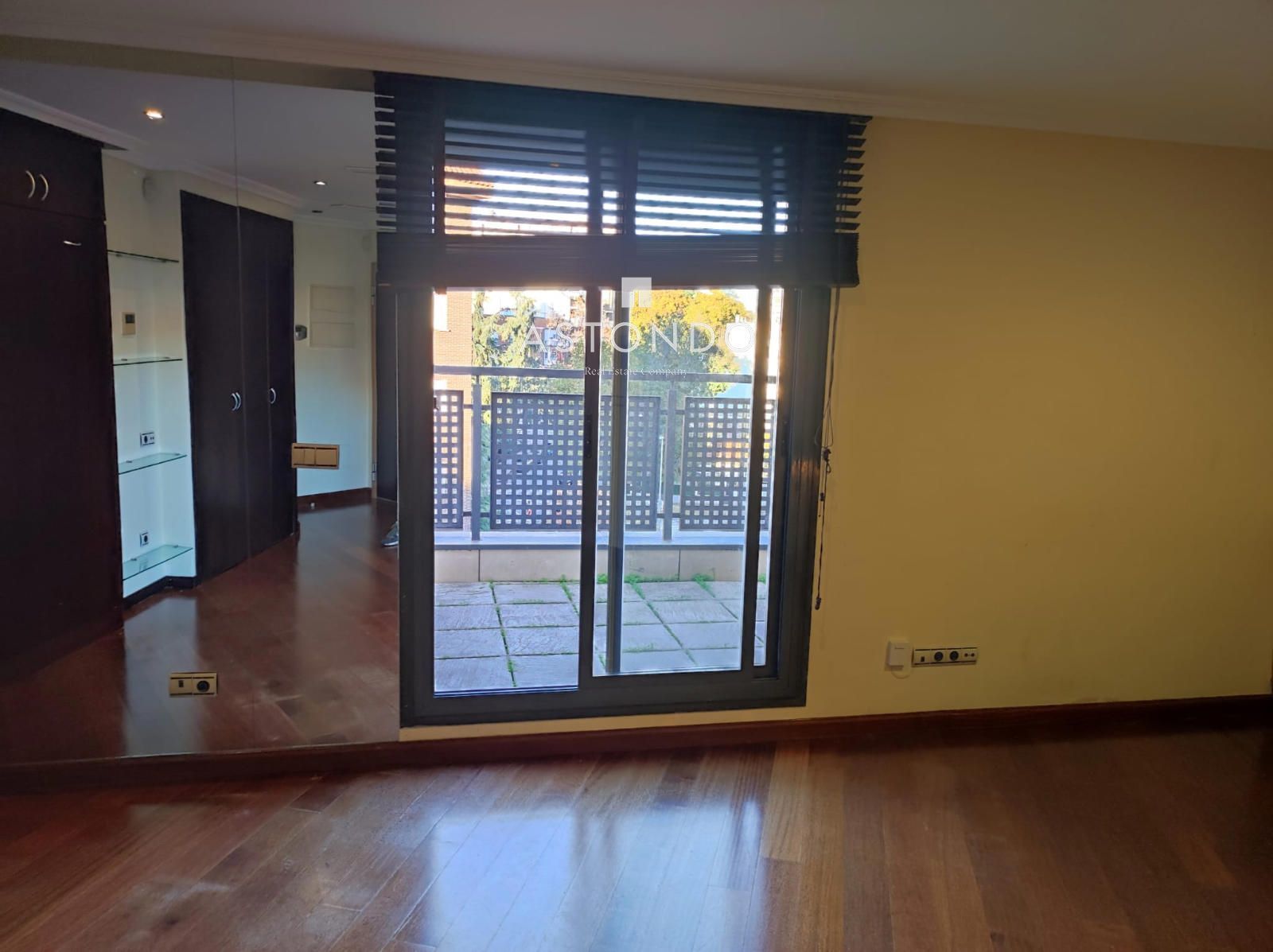 Dormitori de Pis de lloguer en  Madrid Capital amb Aire condicionat, Calefacció i Terrassa