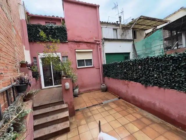 Vista exterior de Casa adosada en venda en Anglès amb Calefacció, Jardí privat i Terrassa