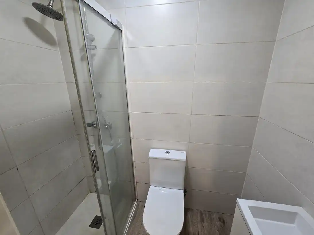 Baño de Estudio en venta en Madrid con Horno y Lavadora