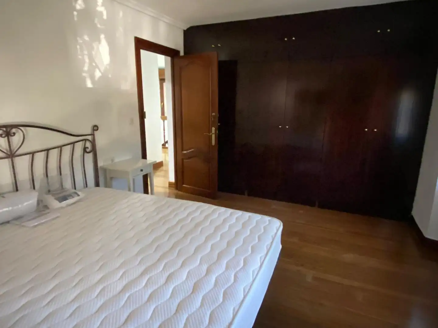 Dormitori de Casa o xalet de lloguer en Legutio amb Calefacció, Jardí privat i Parquet