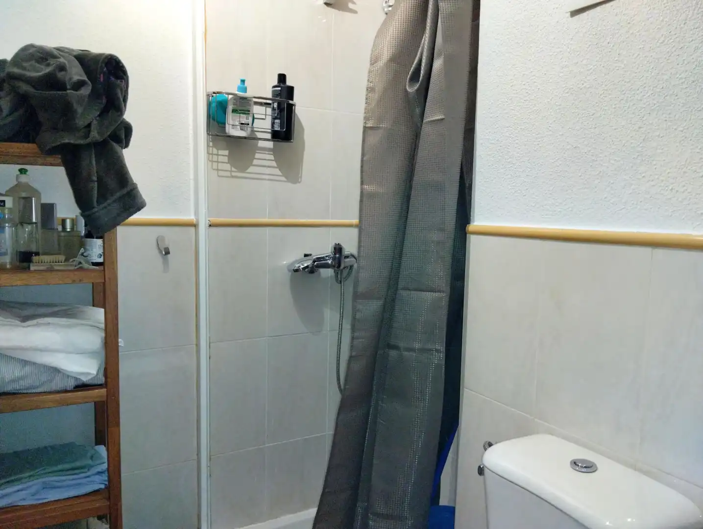 Baño de Casa adosada en venta en San Lorenzo de El Escorial con Aire acondicionado, Calefacción y Jardín privado