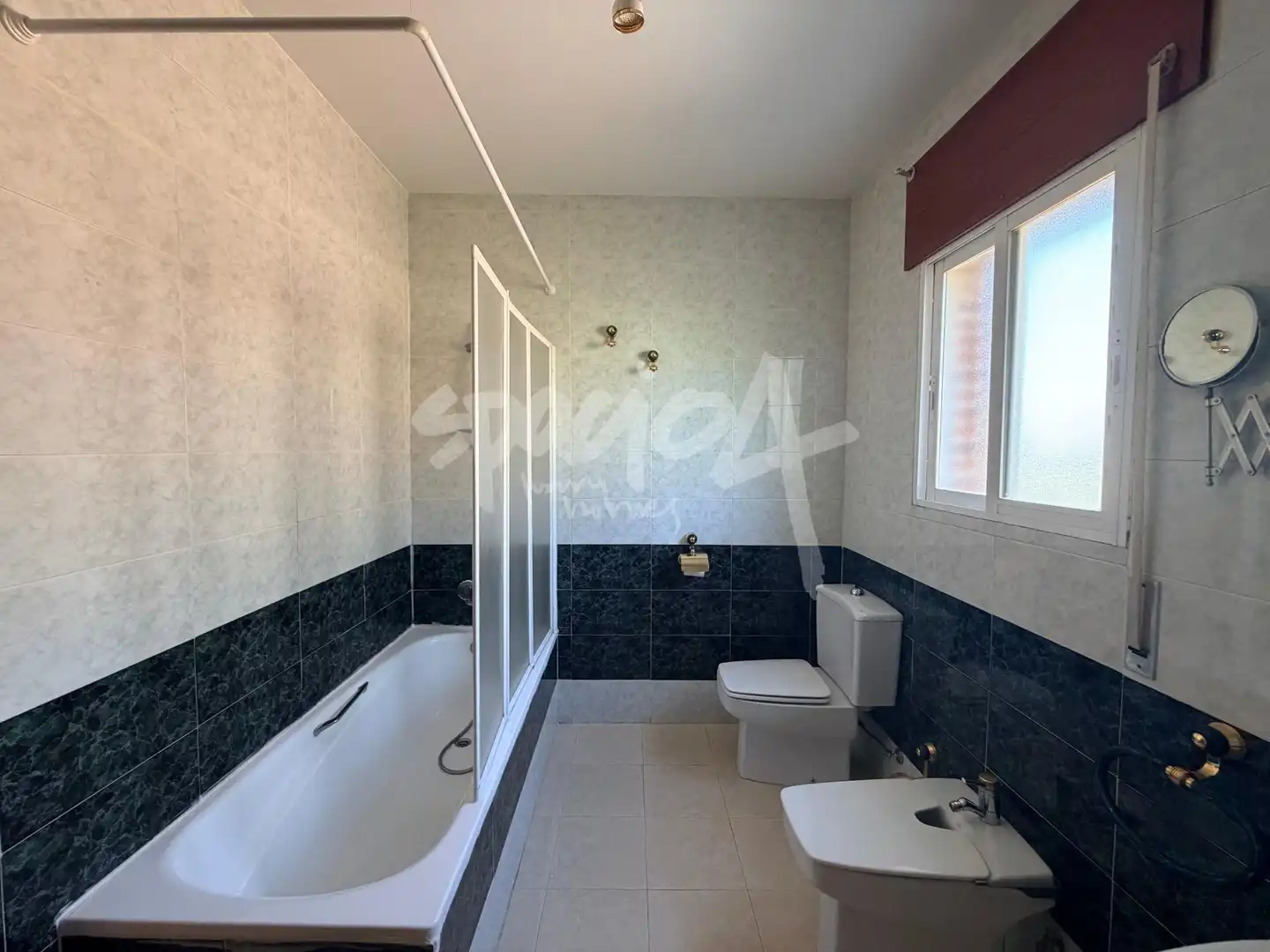 Bathroom of Houses for sale in Sevilla la Nueva  with Heating, Private garden and Terrace
