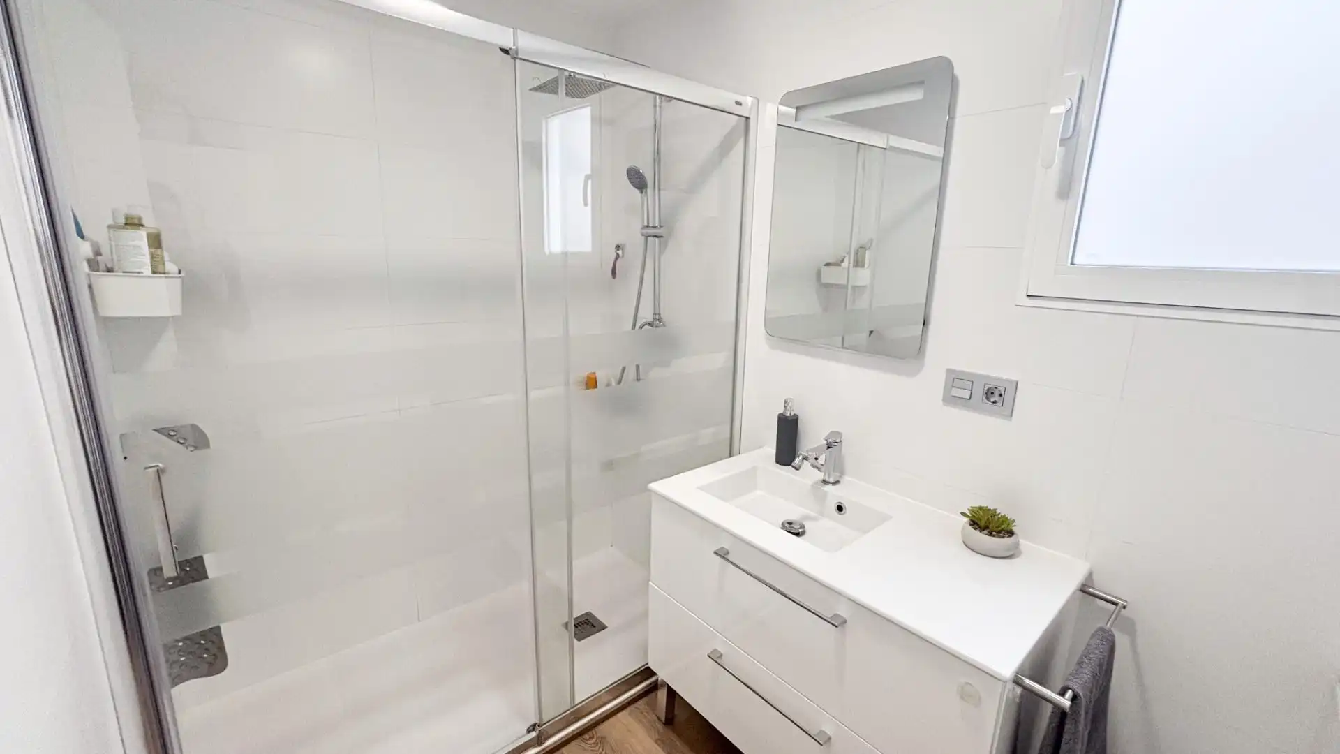 Badezimmer von Wohnung zum Verkauf in Mislata mit Klimaanlage, Möbliert und Balkon