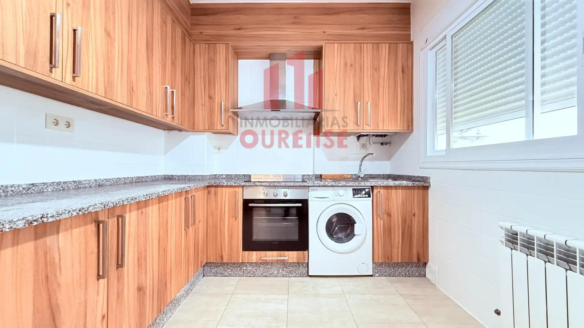 Cuina de Pis de lloguer en Ourense Capital  amb Calefacció