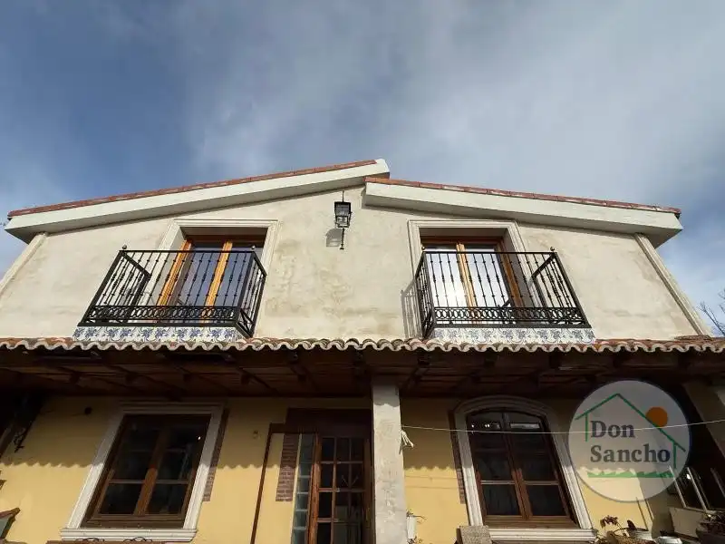 Vista exterior de Casa o xalet en venda en Valladolid amb Calefacció, Traster i Piscina