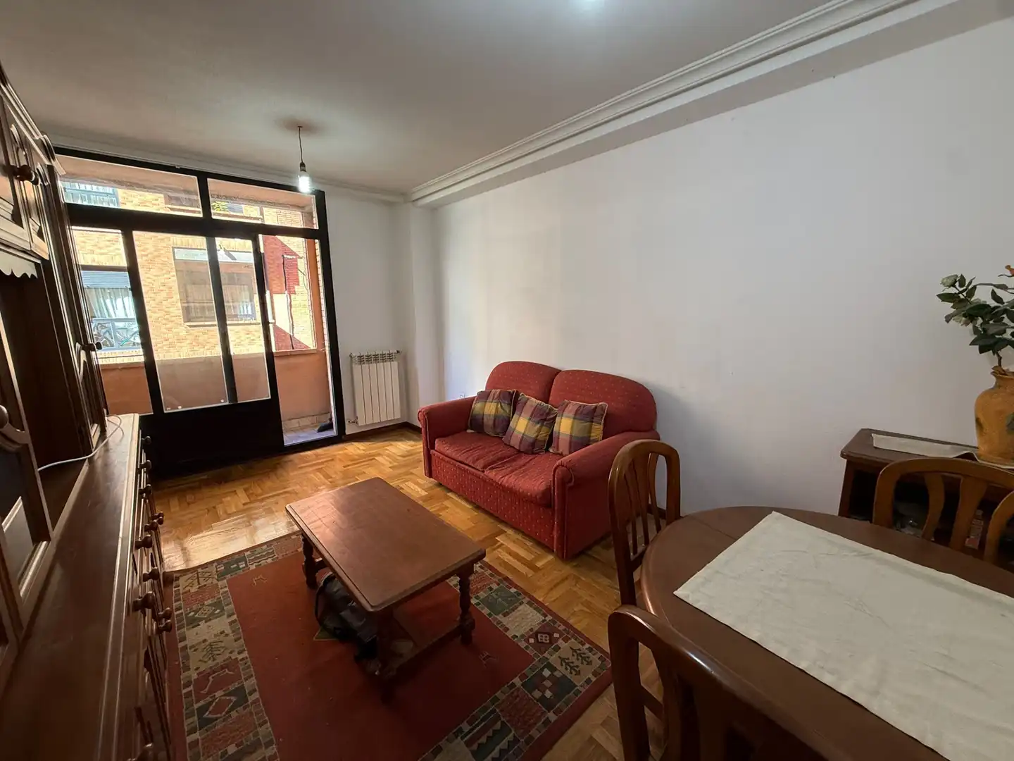Wohnzimmer von Wohnung zum Verkauf in Oviedo  mit Heizung, Terrasse und Abstellraum