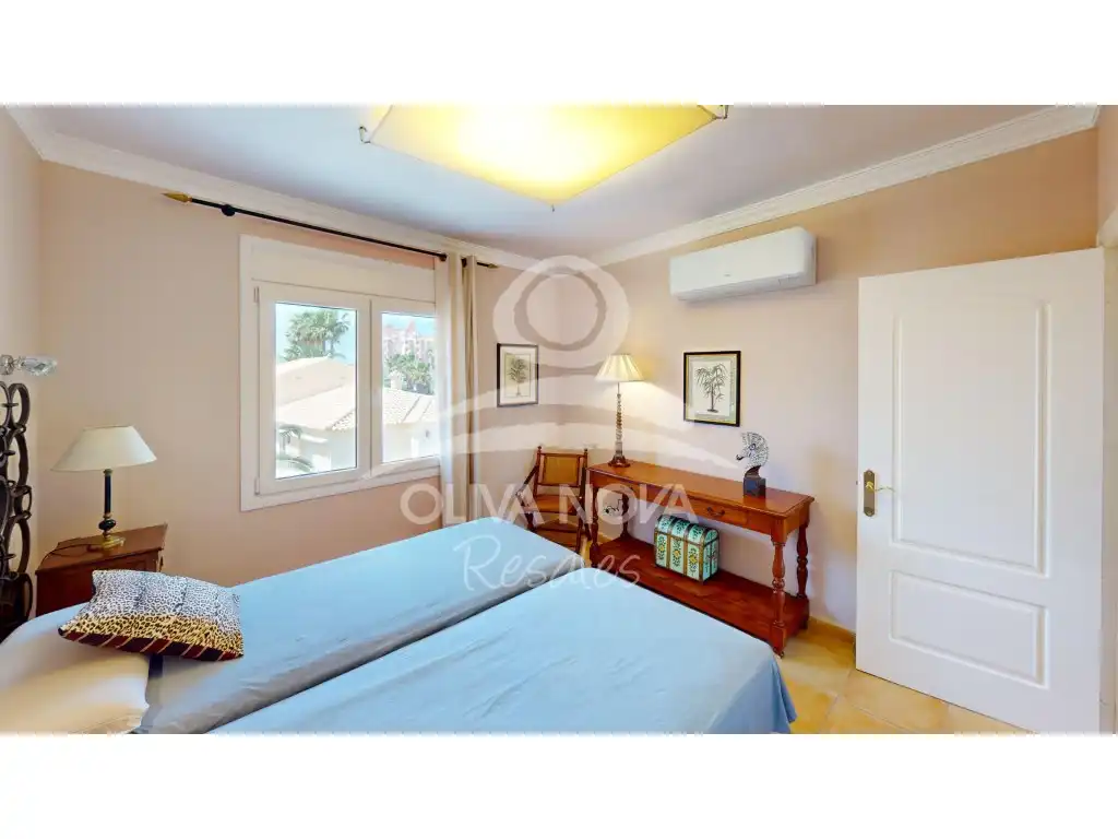 Habitación de Casa o chalet en venta en Oliva con Terraza y Piscina