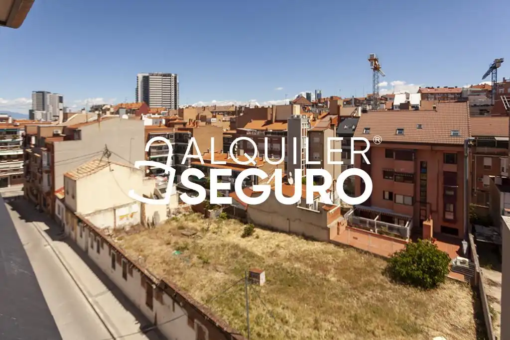 Vista exterior de Ático de alquiler en Madrid con Aire acondicionado, Calefacción y Trastero