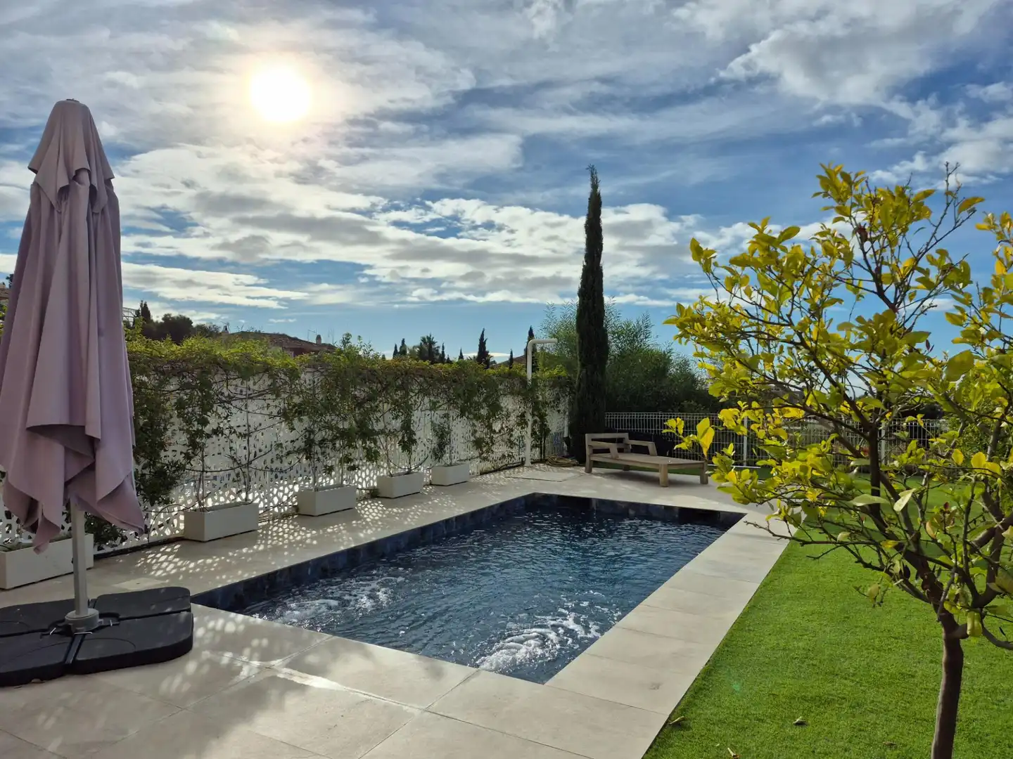 Schwimmbecken von Wohnung zur Miete in Mijas mit Klimaanlage, Privatgarten und Terrasse