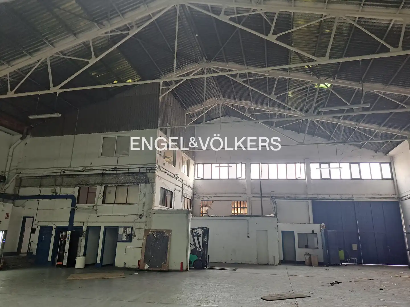 Exterior view of Industrial buildings for rent in L'Hospitalet de Llobregat