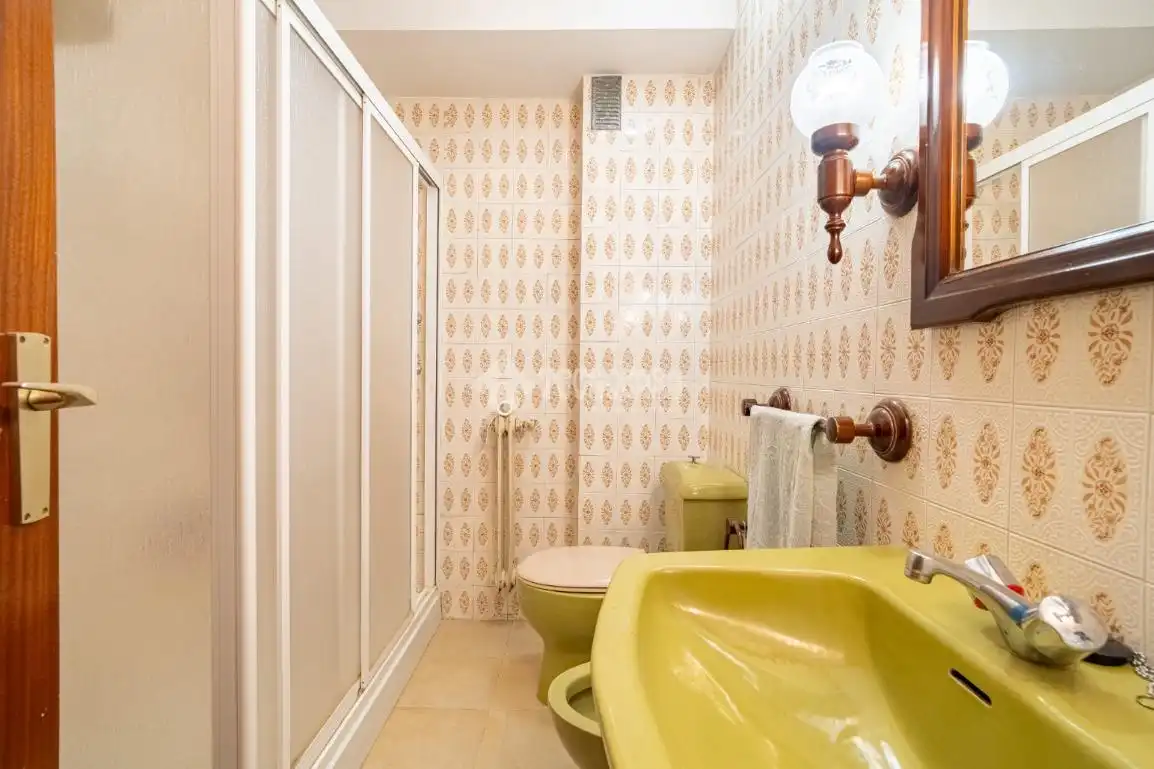 Badezimmer von Wohnung zum Verkauf in Granada