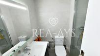 Bathroom of Flat for sale in Cornellà de Llobregat  with Air Conditioner, Heating and Terrace