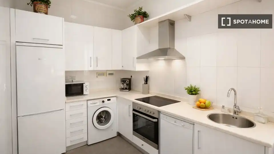 Kitchen of Flat for share in Bilbao   with Air Conditioner, Heating and Terrace