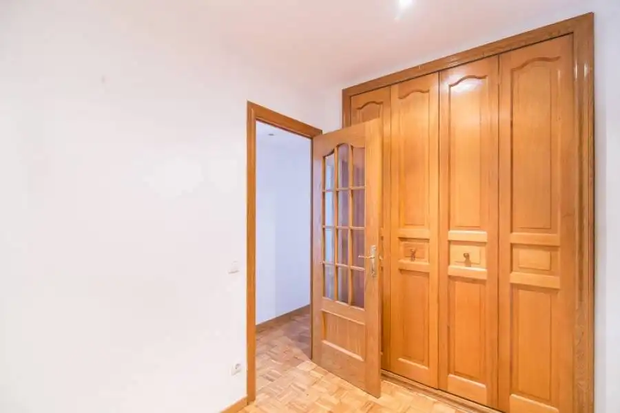 Piso en venta en Barcelona con Calefacción y Parquet