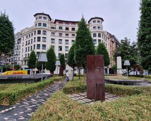 Vista exterior de Oficina en venda en Bilbao  amb Calefacció