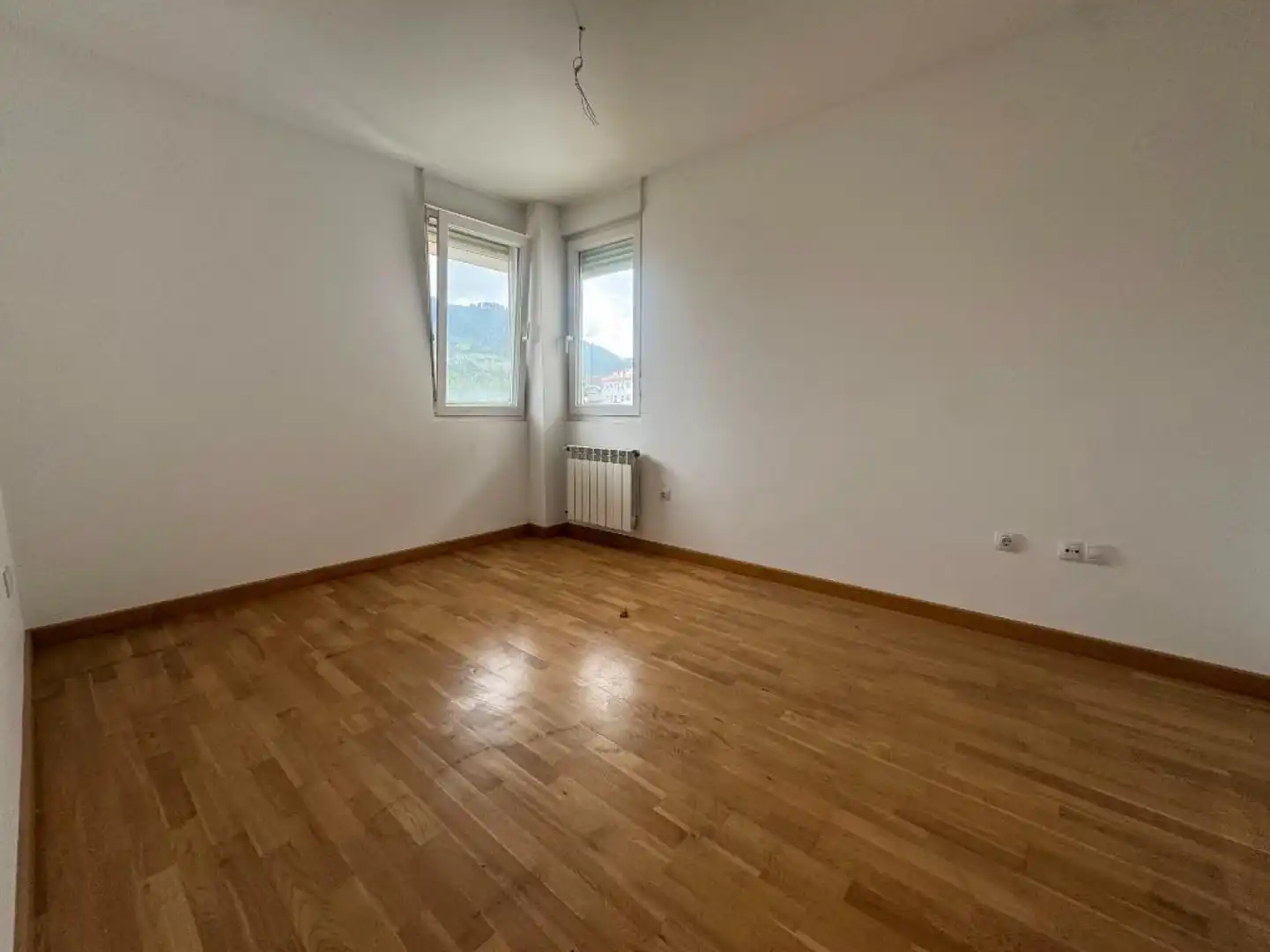 Habitación de Piso en venta en Los Corrales de Buelna  con Calefacción, Parquet y Terraza