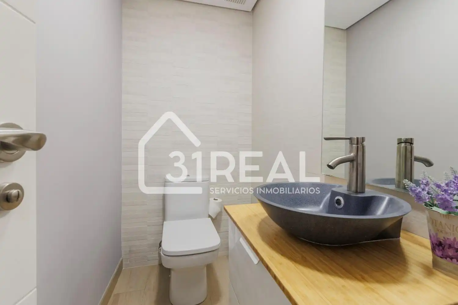 Bany de Casa o xalet en venda en Madrid amb Aire condicionat, Calefacció i Jardí privat