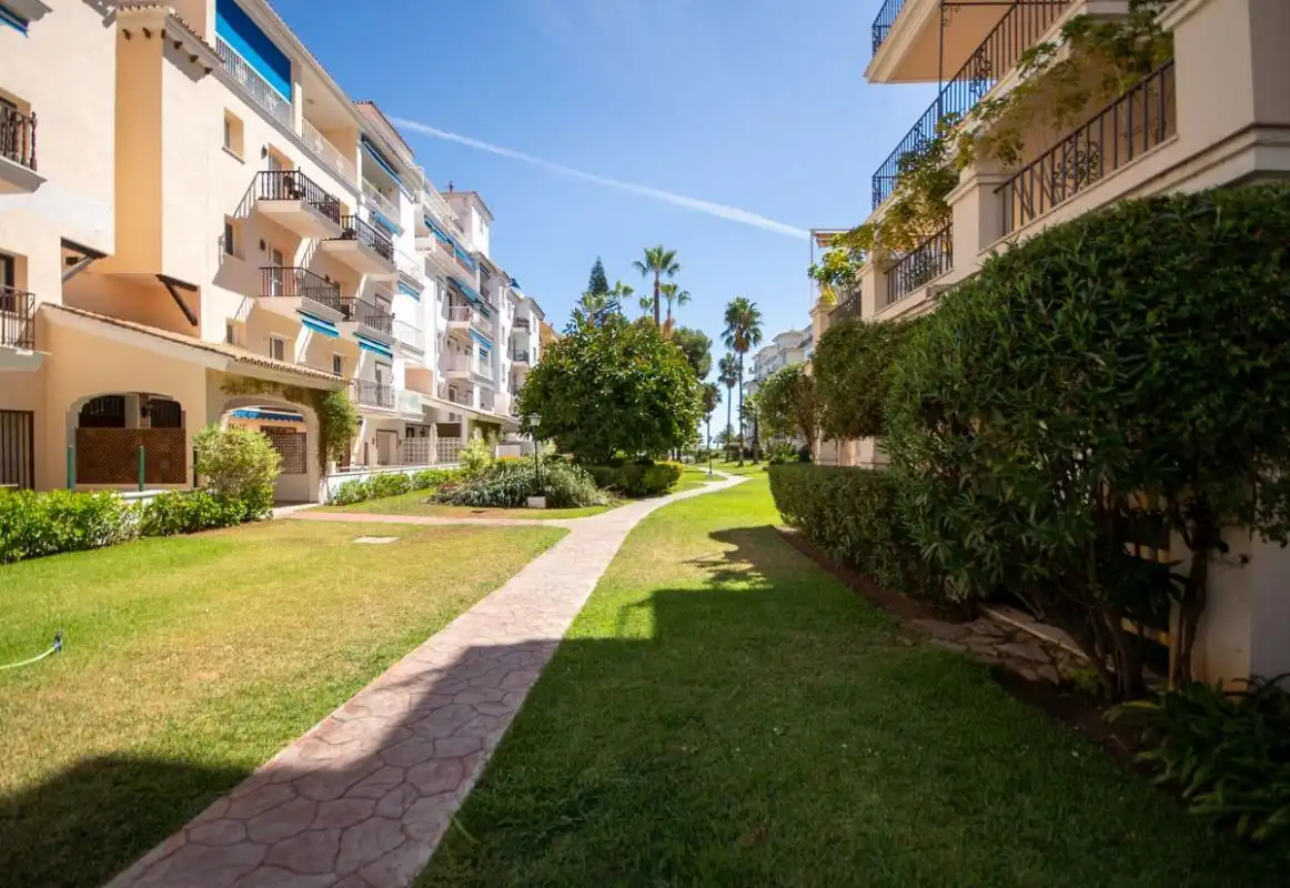 Vista exterior de Piso de alquiler en Marbella con Aire acondicionado, Calefacción y Amueblado