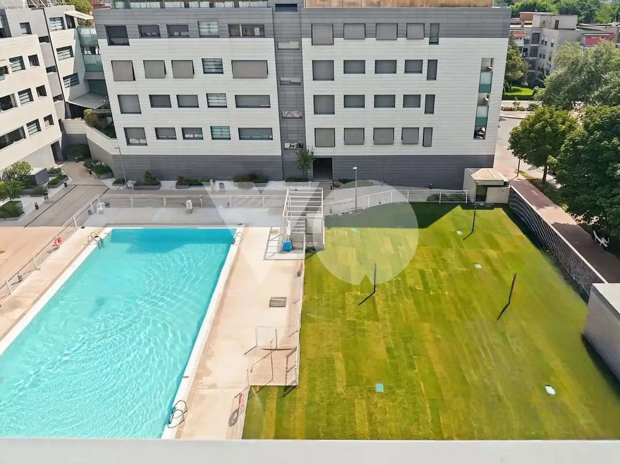 Piscina de Dúplex en venda en Madrid amb Aire condicionat, Calefacció i Terrassa