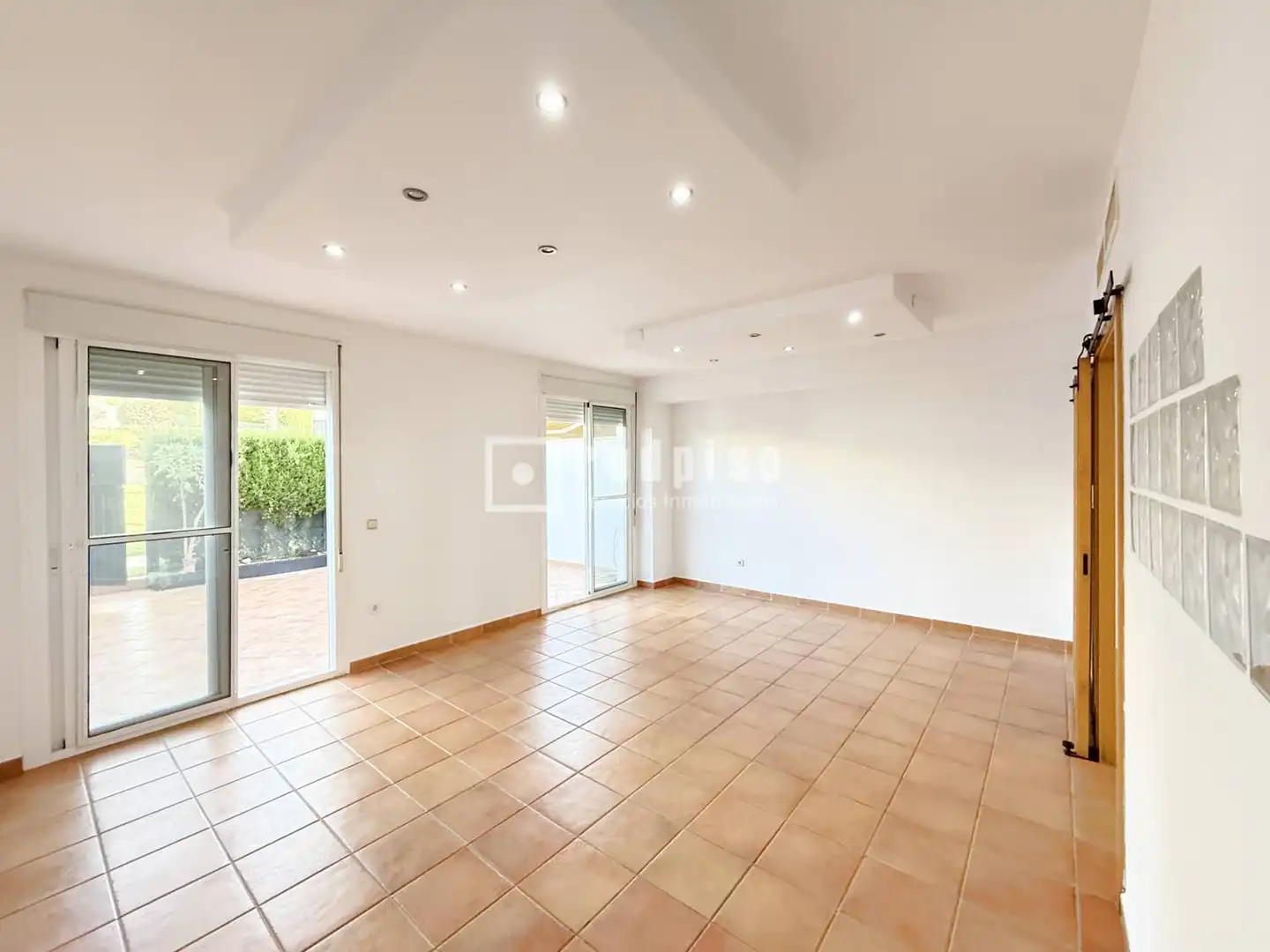 Vista exterior de Casa o chalet en venta en Rincón de la Victoria con Aire acondicionado, Jardín privado y Terraza