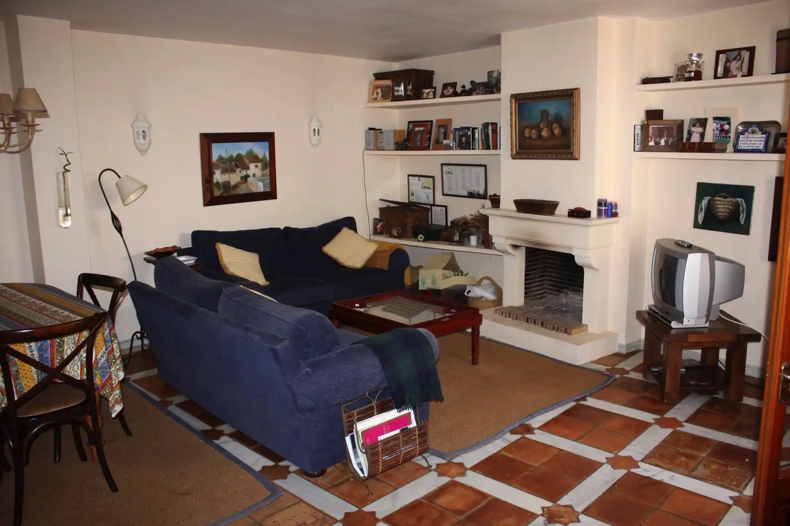 Sala d'estar de Casa adosada en venda en Marbella amb Aire condicionat, Terrassa i Piscina