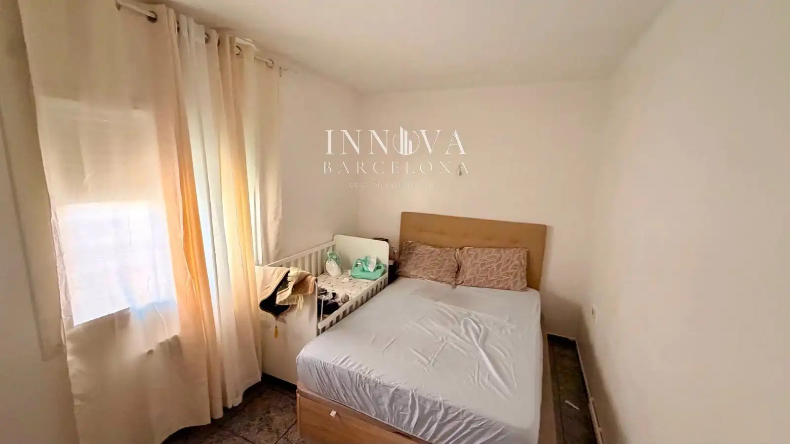 Bedroom of Flat for sale in Sabadell