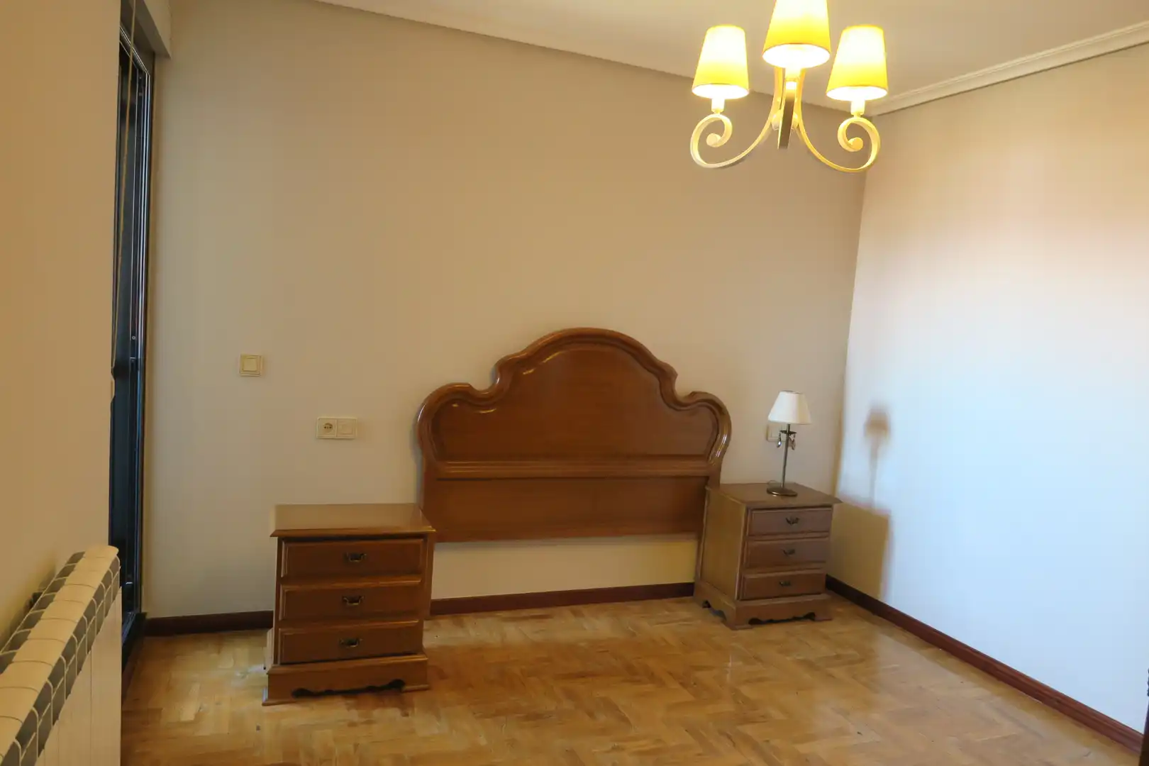 Habitación de Piso en venta en Avilés con Calefacción, Parquet y Terraza