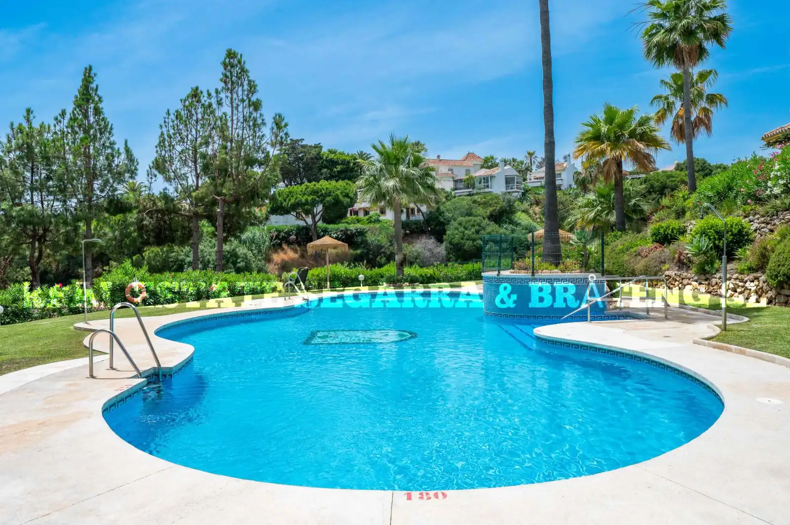 Piscina de Àtic en venda en Mijas amb Aire condicionat, Terrassa i Moblat