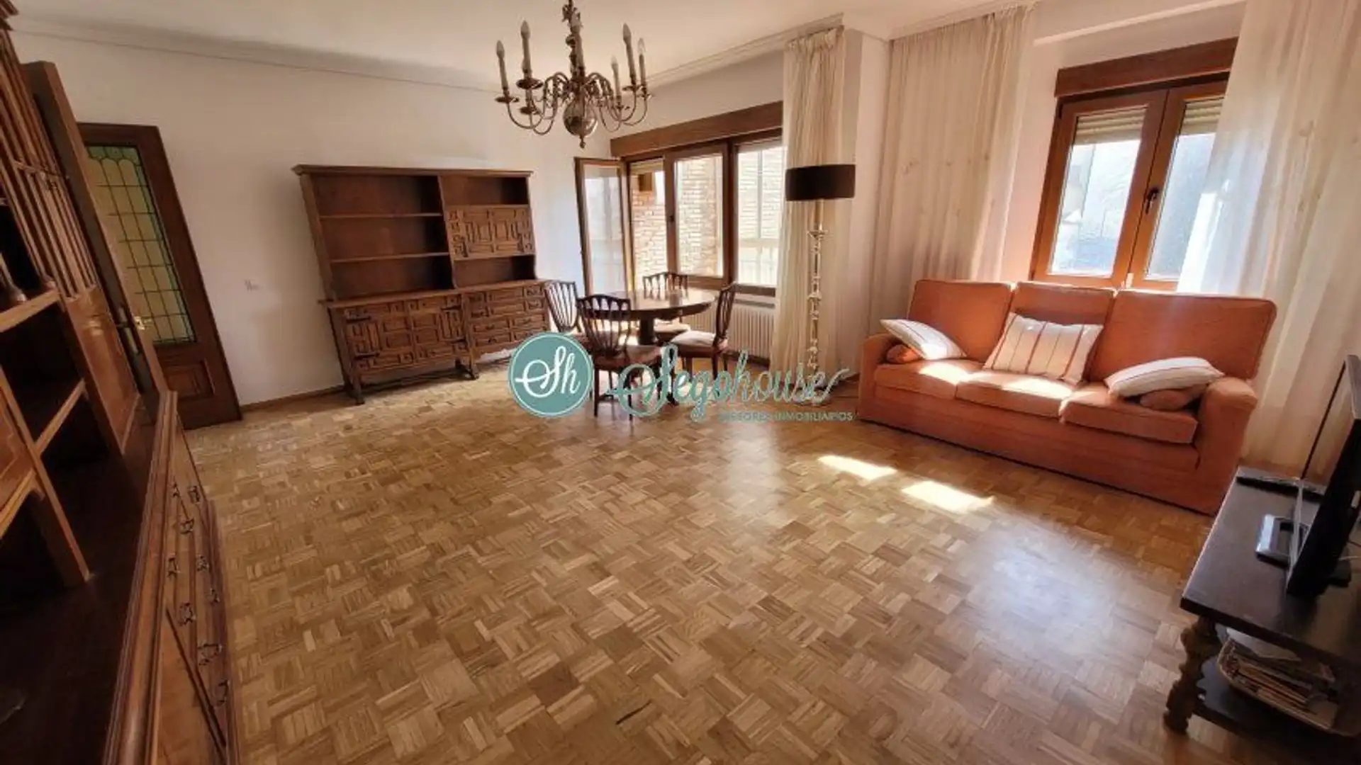 Living room of Flat for sale in Segovia Capital  with Heating, Parquet flooring and Terrace