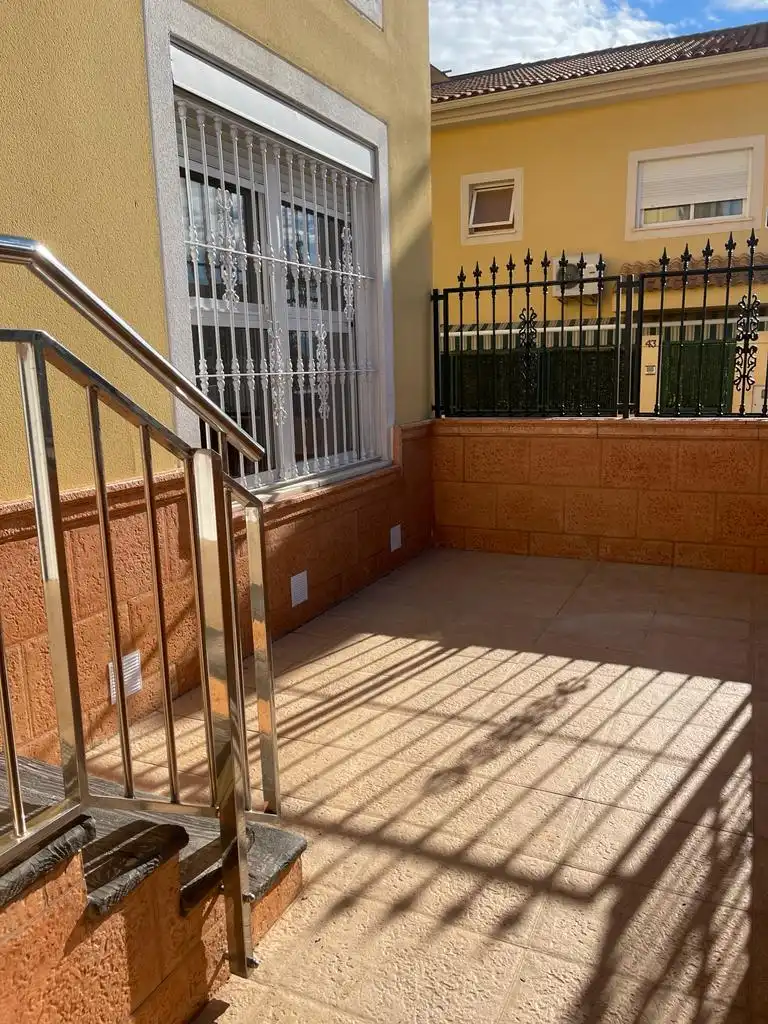 Casa adosada en venda a Calle Ria de Muros, 28, Ribera de Molina - Torrealta