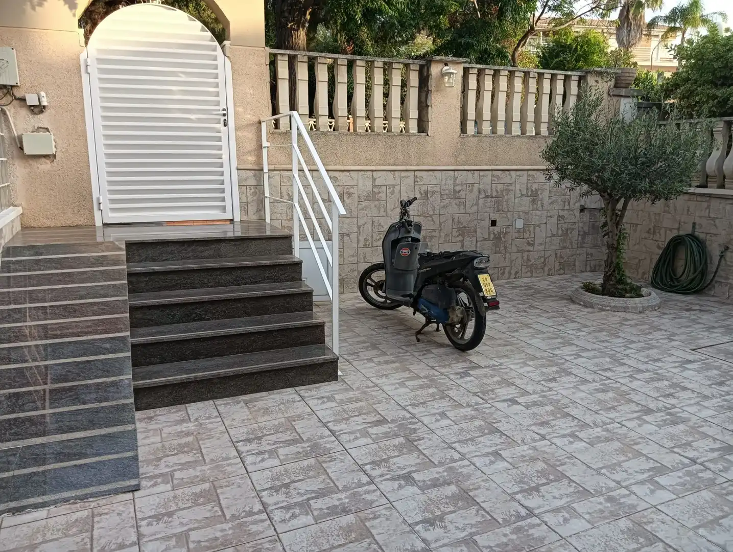 Parking de Casa adosada en venta en Vilanova i la Geltrú con Aire acondicionado, Calefacción y Jardín privado