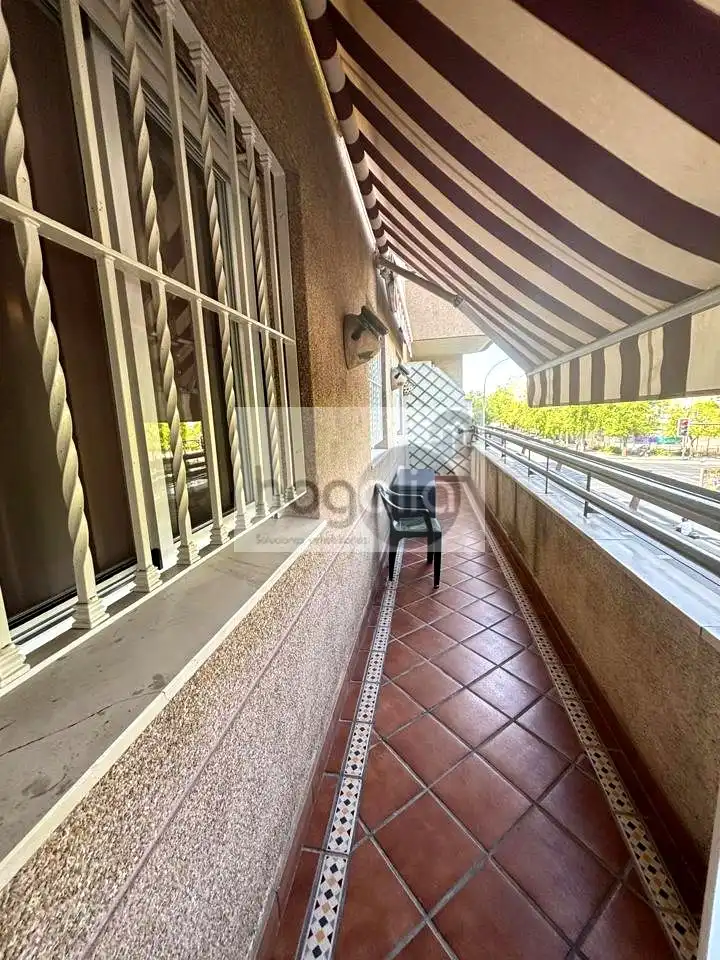Terrasse von Wohnung zum Verkauf in Sevilla mit Klimaanlage, Terrasse und Gemeinschaftspool